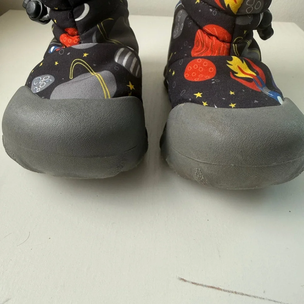 Bogs Kids B-Moc Space Print Snow Boots Sz 8 Winter Shoes Sherpa Sherpa Lined